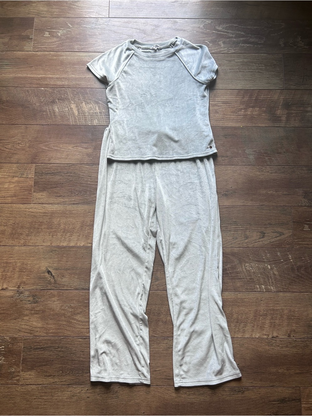 Danskin Kids Two-Piece Short-Sleeve Pajama Set in Light Gray